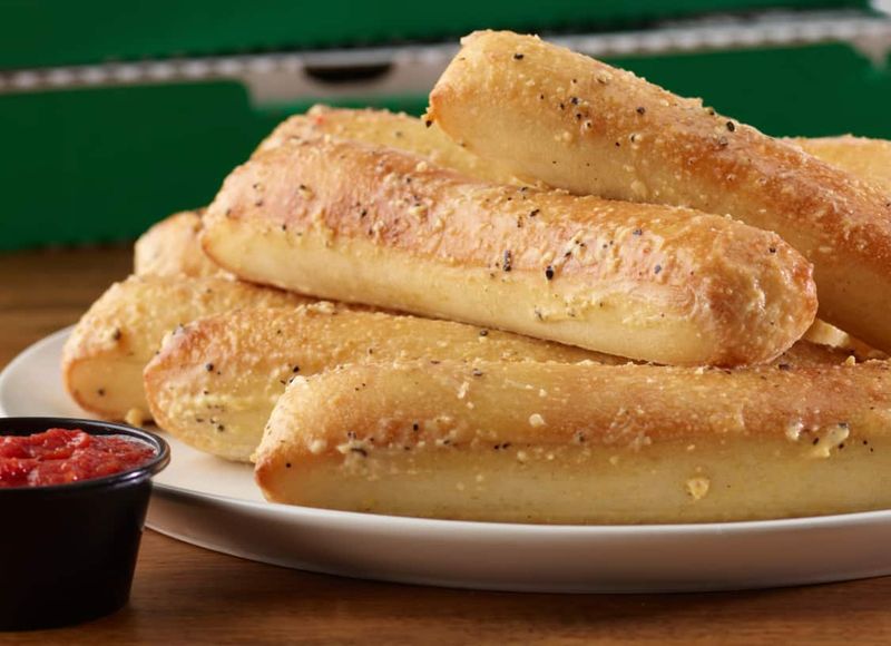 Insider Secrets To Make Your Papa Johns Order Bursting With Garlic Goodness - Decor Hint Order During Promotions For More Sides