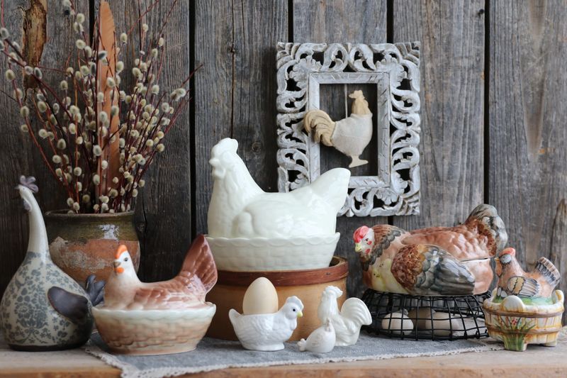 12 Once-Priceless California Collectibles Now Losing Their Shine, And 8 To Skip - Decor Hint Ceramic Rooster Kitchen Décor