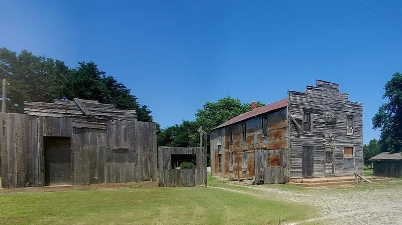 This Abandoned Oklahoma Town Was Once A Wild West Outlaw Haven - Decor Hint Past Local Stores And Saloons