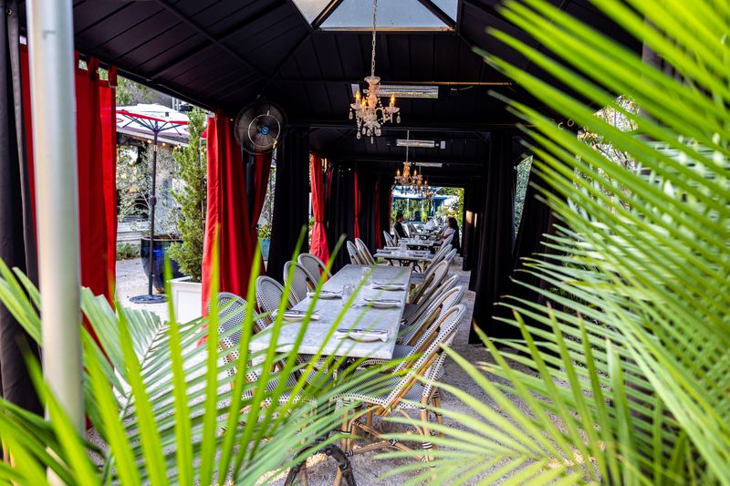 13 Austin Restaurants Where Couples Go For Food Fun And A Perfect Night Out - Decor Hint Justine's Brasserie