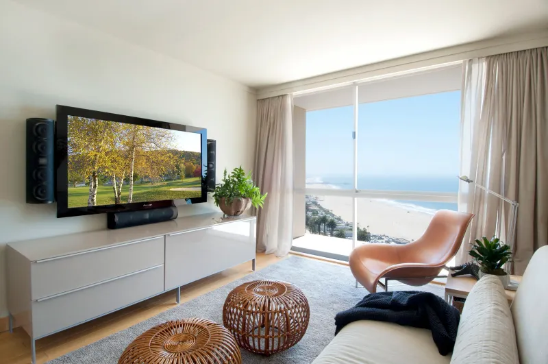 10 California Home Styles Forecasted To Fall Out Of Favor By 2026 - And 10 Rising Fast - Decor Hint Coastal Glam (High-Gloss, All-White)