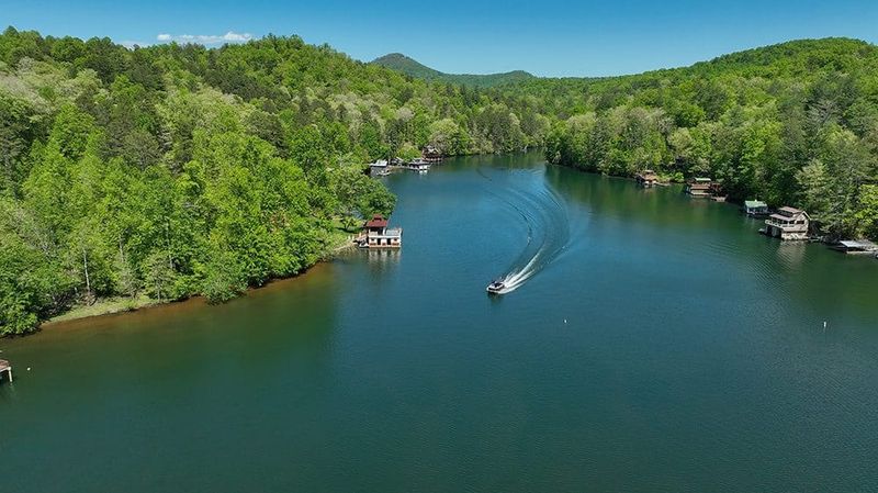 14 Lesser-Known Lakes In Georgia Perfect For Quiet Getaways - Decor Hint Lake Rabun, Clayton