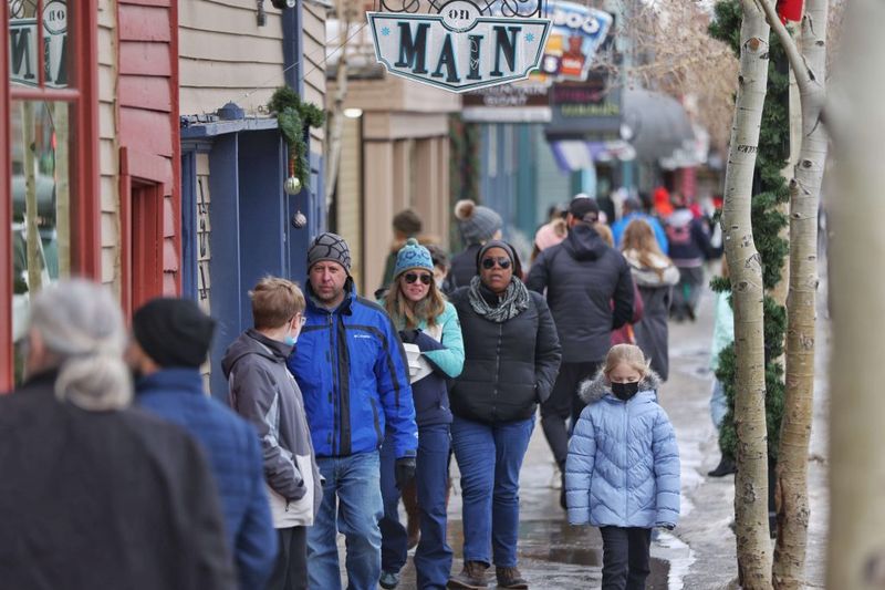 Colorado Mountain Towns That Locals Say Are Packed With Tourists - Decor Hint Breckenridge