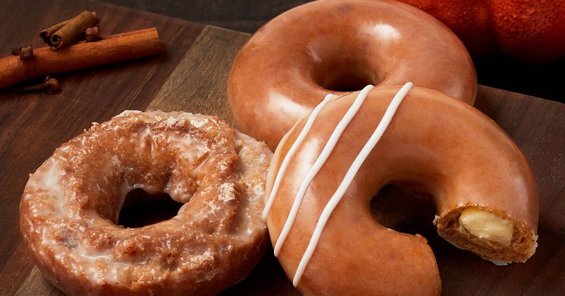 14 Must Visit Orlando Donut Shops Serving Legendary Apple Cider Donuts - Decor Hint Krispy Kreme on International Drive
