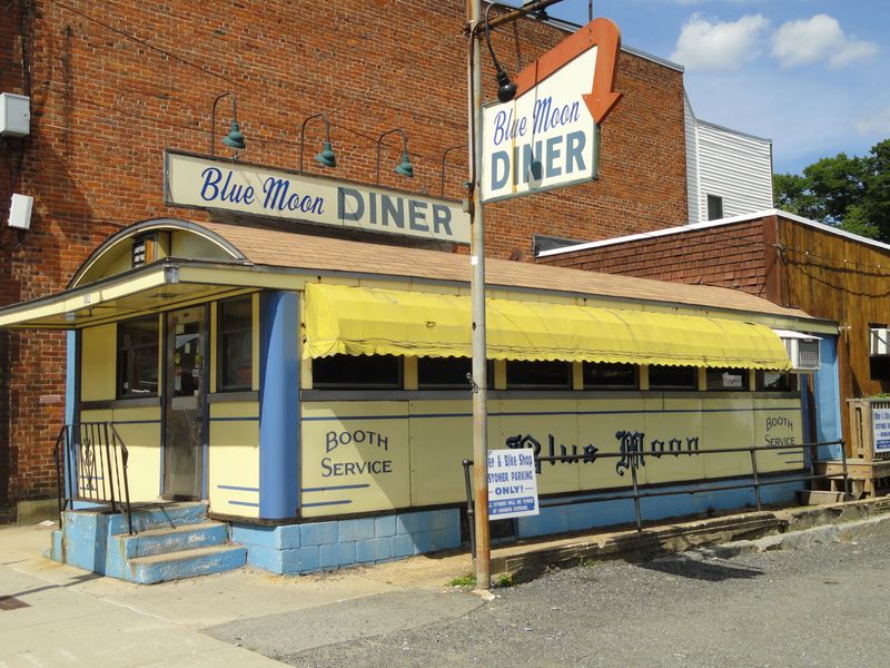 Massachusetts Restaurants Serving Chicken-Fried Steaks You Can't Miss - Decor Hint Blue Moon Diner - Gardner
