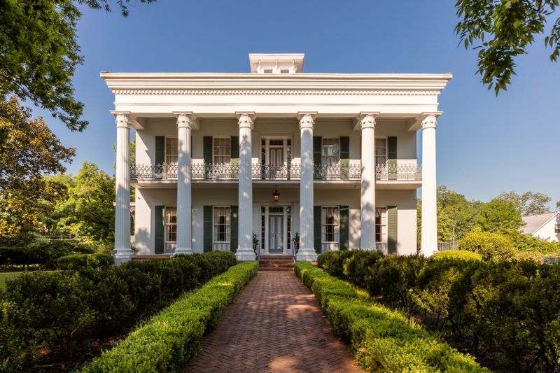 13 Vintage Alabama Homes That Remind Us How The South Used To Live - Decor Hint The Sturdivant Hall