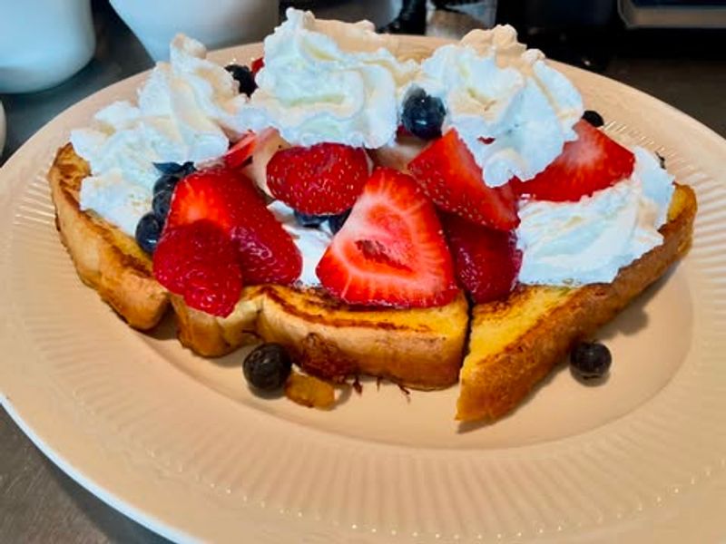 16 New York Diners Where Comfort Food Is Always On The Table - Decor Hint Munson Diner - Liberty