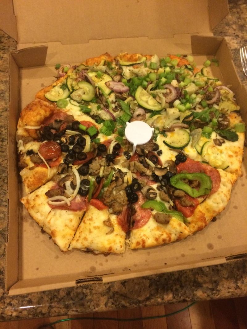 16 Nevada Pizza Places Keeping The Family-Style Tradition Alive - Decor Hint Topsy's