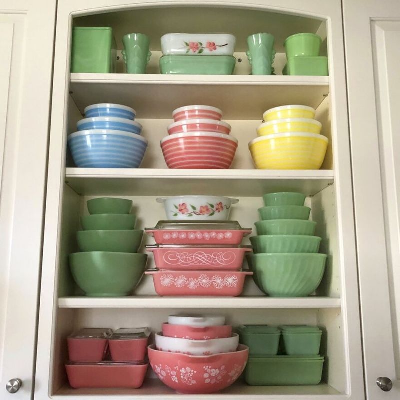 11 Antiques Rising In Value In Florida, And 9 That Are Declining - Decor Hint 1950s Pyrex And Fire-King Dishes