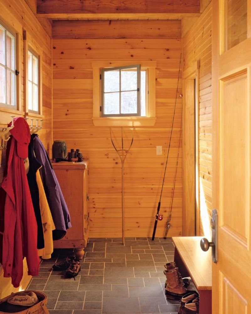 Solar-Powered Drying Room for Off-Grid Cabin