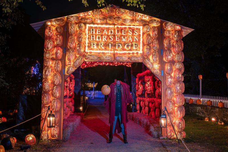 20 Cozy Fall Dates In New York's Most Enchanting Places - Decor Hint Explore The Haunted Trails Of Sleepy Hollow