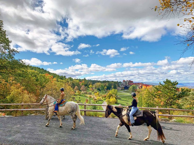 20 Cozy Fall Dates In New York's Most Enchanting Places - Decor Hint Horseback Riding In The Shawangunks