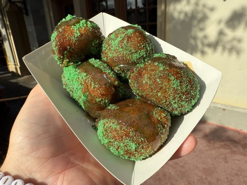 14 Must Visit Orlando Donut Shops Serving Legendary Apple Cider Donuts - Decor Hint Se7en Bites