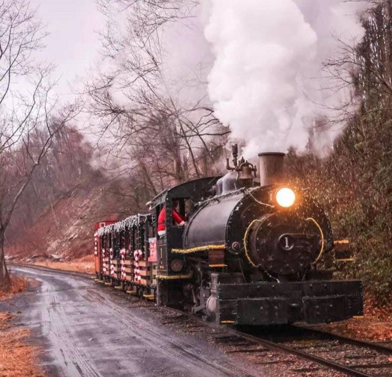 12 Pennsylvania Train Rides That Turn Travel Into A Sightseeing Experience - Decor Hint Pioneer Tunnel Coal Mine and Steam Train