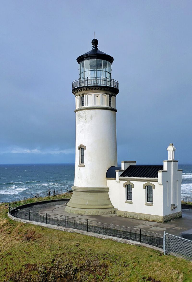 Explore The Charming Coastal Town That Marks The End Of The Oregon Trail - Decor Hint Fort Stevens Lighthouse