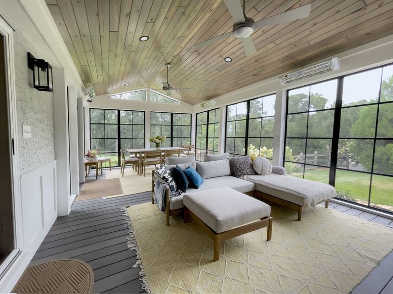 Floor-To-Ceiling Windows That Maximize Diffused Light