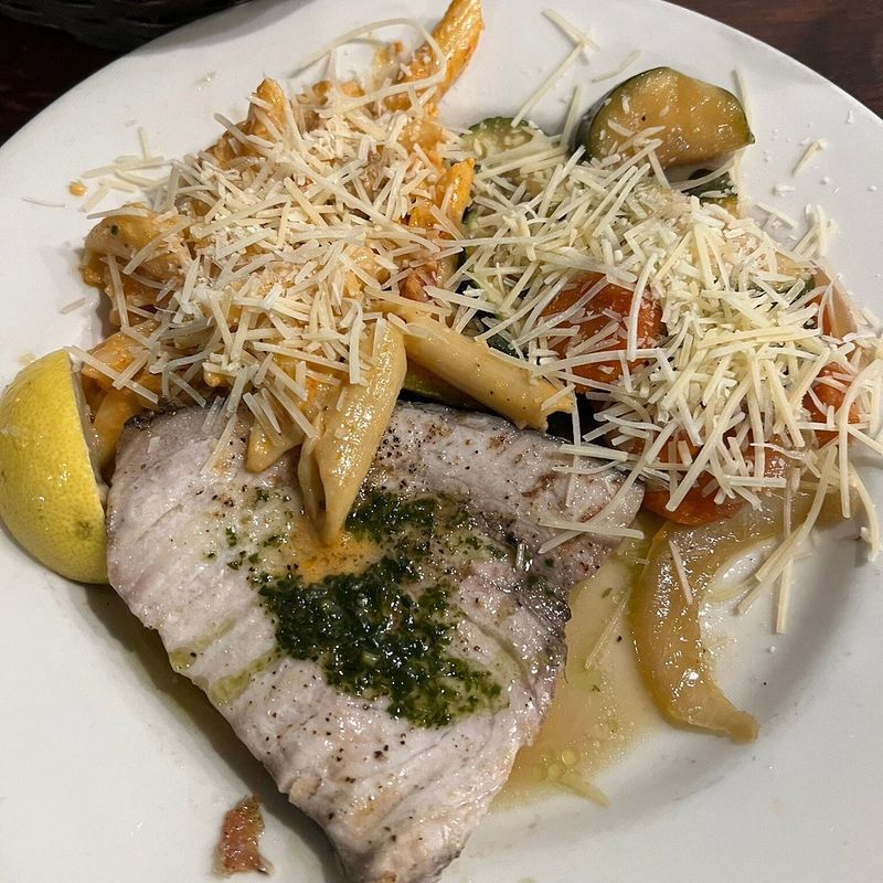 14 California Coastal Seafood Spots Perfect For A Day Out - Decor Hint Monterey's Fish House - Monterey