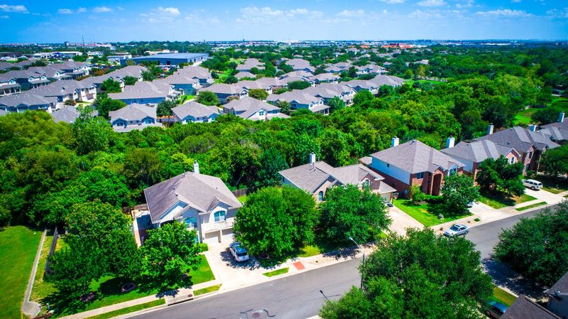 Rollingwood: Exclusive Enclave With Downtown Access