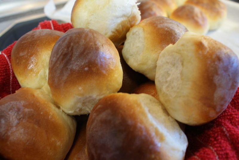 People Drive Across Georgia Just For These Buffet Favorites - Decor Hint Quincy's Yeast Rolls