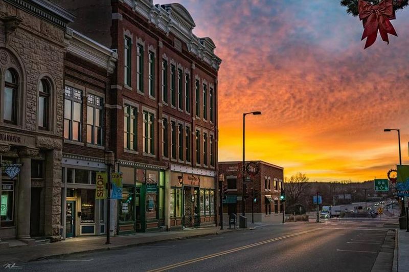 This Wisconsin Town Feels Straight Out Of That '70s Show - Decor Hint Why Visitors Can't Help But Feel The '70s Vibe