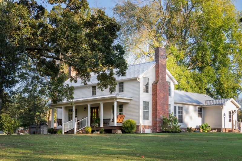 A Tennessee Farmhouse Brought Back To Life - Decor Hint Lessons Learned