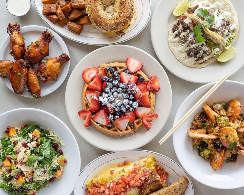 15 The Timeless New England Breakfast Spots Everyone In Massachusetts Should Try - Decor Hint The Paramount - Boston (Beacon Hill)