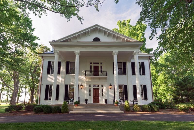 This Quaint Kentucky City Near Lexington Blends Rolling Farmland With Incredible Local Dining - Decor Hint Where To Stay: Inns, Farm Stays & B&Bs