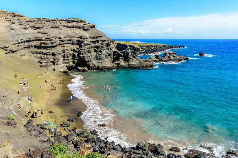 The Rare Green Sand Beach In Hawaii Glows Like An Emerald - Decor Hint The Volcanic Origins Of Puʻu Mahana Crater