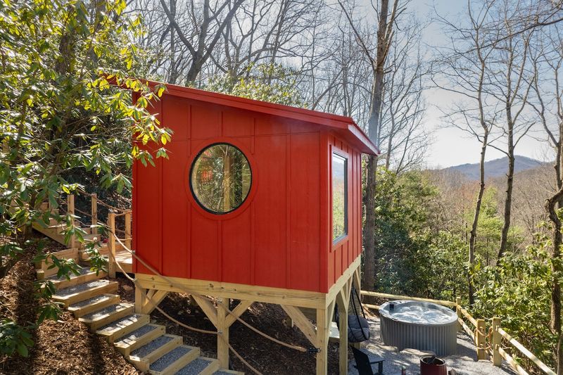 Treehouse Hollow & Cabin Rentals - Franklin, NC