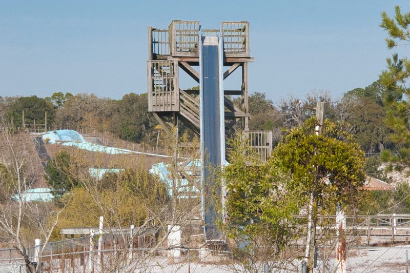 10 Forgotten Georgia Amusement Parks Slowly Being Reclaimed By Nature - Decor Hint Crystal Lake Waterpark (Irwin County)
