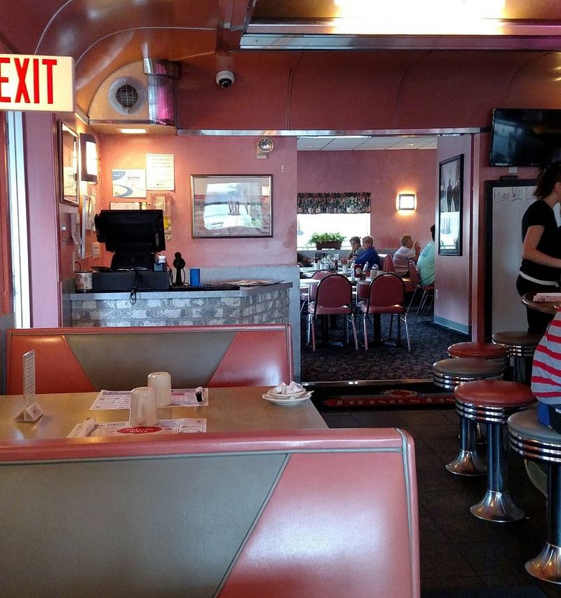Classic Pennsylvania Diners Tucked Away In Small Towns - Decor Hint Pittston Diner, Pittston