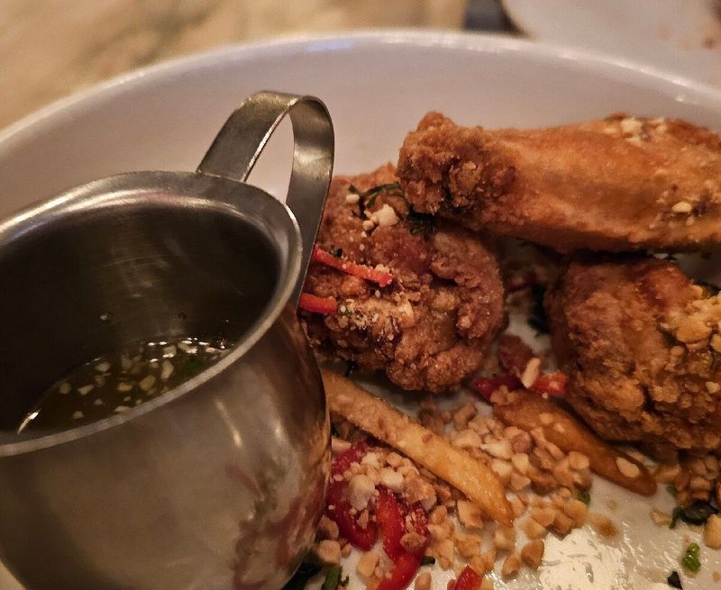 Must-Try Pennsylvania Eateries For Crispy, Juicy Fried Chicken - Decor Hint Pearl's Oyster Bar, Philadelphia