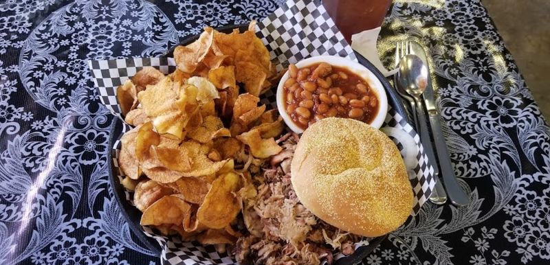 The Classic Missouri Roadside Café Still Serving Chicken-Fried Steak The Old-Fashioned Way - Decor Hint A Taste Of Tradition That Endures