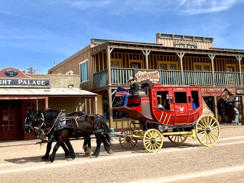 10 Iconic Arizona Desert Towns Everyone Should Visit Once - Decor Hint Tombstone