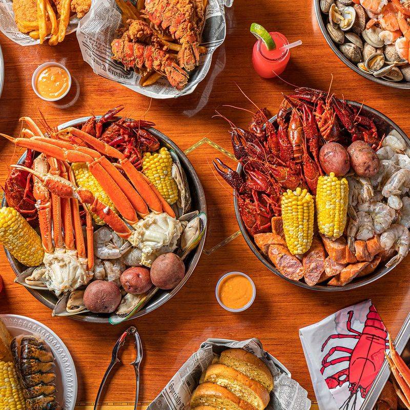 18 Seafood Buffets In Illinois Where Every Bite Feels Like A Coastal Escape - Decor Hint Big Fish
