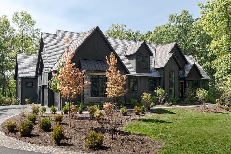 Deerfield: Modern Luxury With Corporate Connections