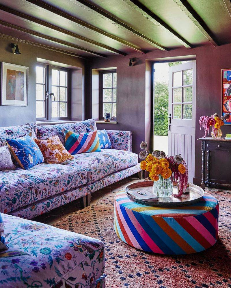 Georgia Homes Embrace These Furniture Trends From The Past - Decor Hint Patterned Sofas