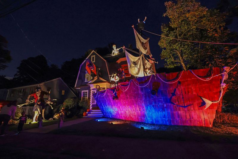 Texas Homeowners Go All Out With These Creepy Yard Displays - Decor Hint Haunted Pirate Ship
