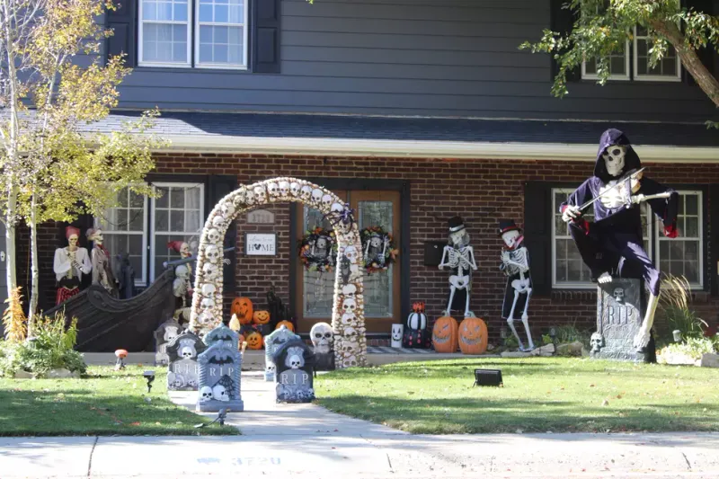 Meet The Casper Houses In Wyoming Taking Halloween Decorations To The Next Level - Decor Hint Reusable Halloween Décor