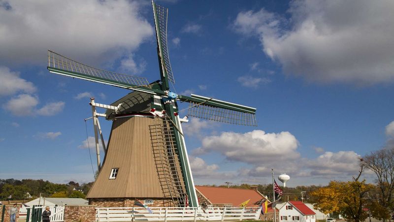 Once-Peaceful Illinois Towns Now Overwhelmed By Tourists - Decor Hint Fulton: Dutch Windmill Spins Up Tourism