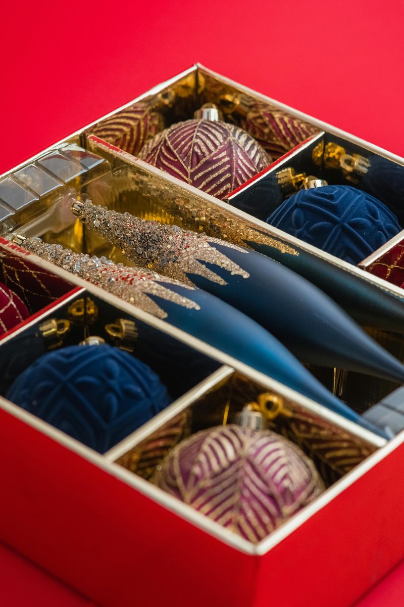 Household Items Boomers Tend To Keep Around - Decor Hint Holiday Decorations