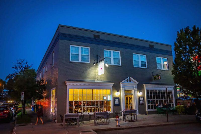11 Timeless Virginia Restaurants That Prove Great Food Doesn't Have To Be Pricey - Decor Hint Blue Ridge Fudge Lady