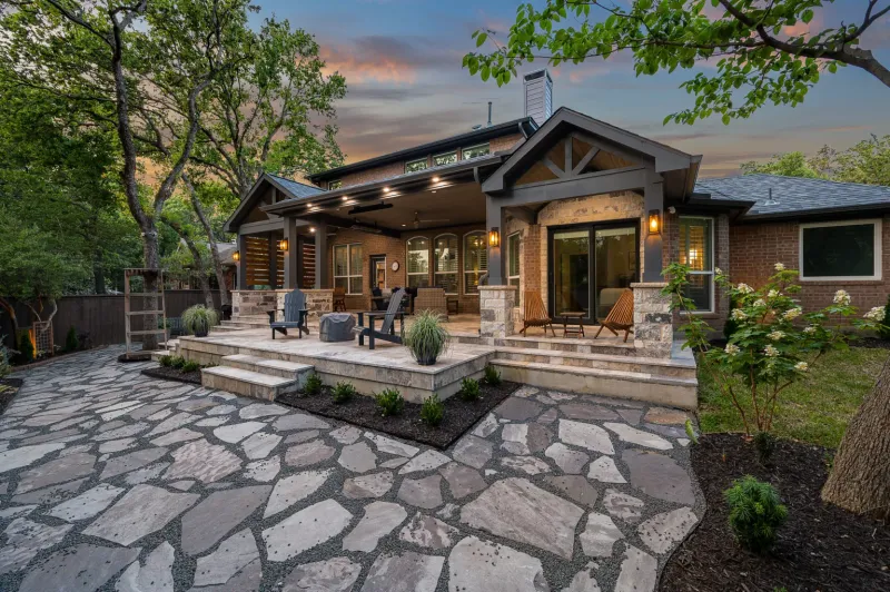 Flagstone Floors That Blend Seamlessly With The Landscape