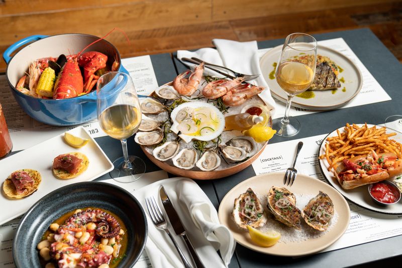 13 New York Seafood Restaurants Locals Love More Than The Tourists Do - Decor Hint Cull & Pistol