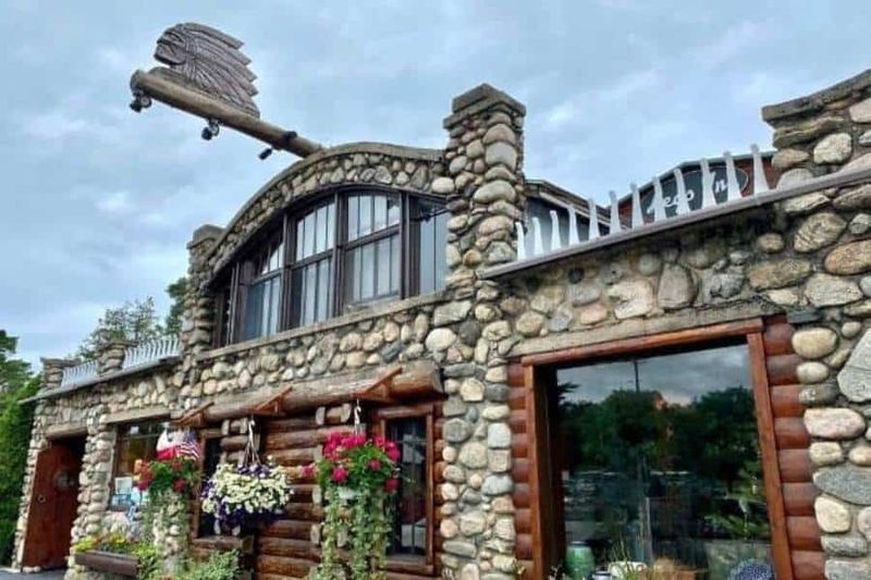 12 Michigan Restaurants Locals Say Are Worth The Detour - Decor Hint Legs Inn