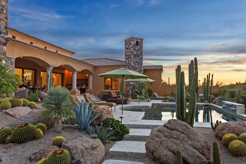 Luxury Vacation Homes in Desert Areas