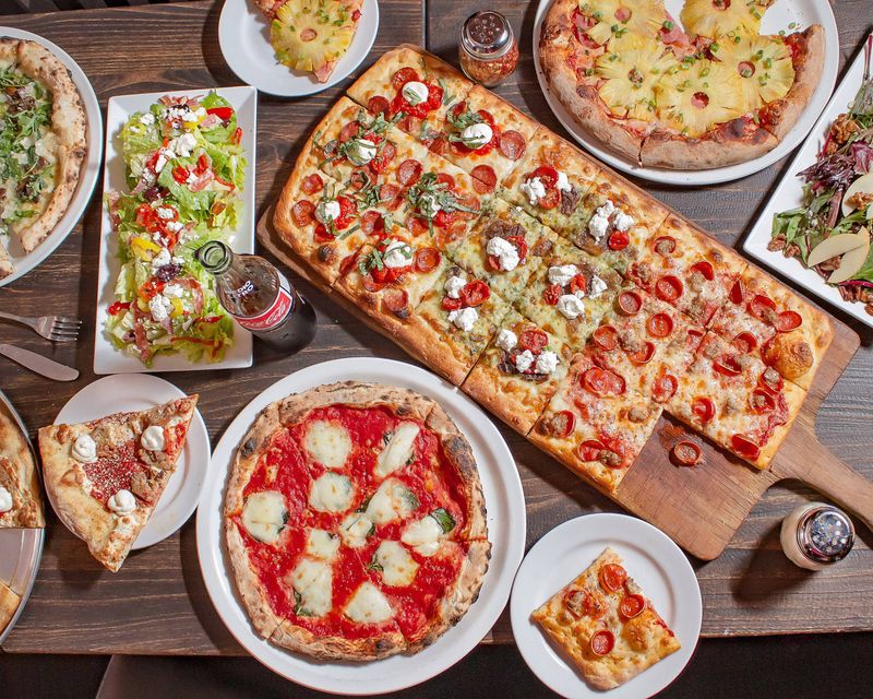 11 Nevada Pizza Joints Worth The Trip For Serious Flavor - Decor Hint Pizza Rock - Las Vegas