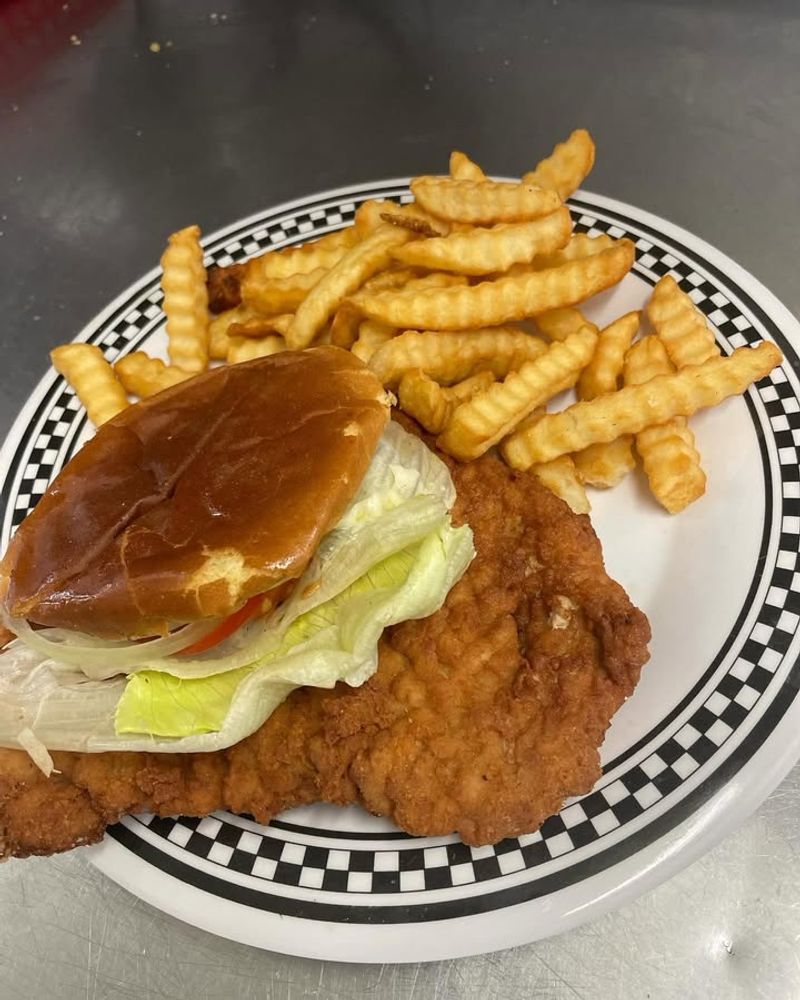 11 Ohio Spots Serving Tenderloin Sandwiches Locals Can't Get Enough Of - Decor Hint Carl’s Townhouse