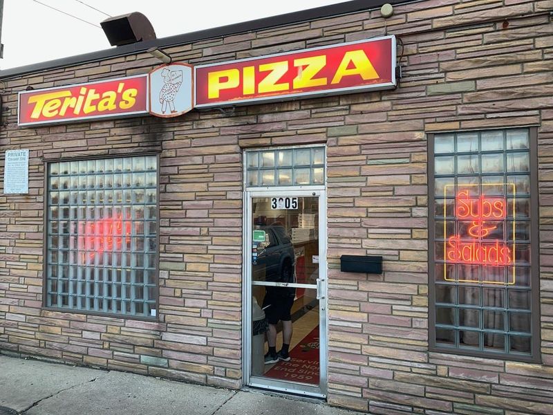11 Pizza Spots In Ohio Where Tradition Never Changed - Decor Hint Terita's Pizza