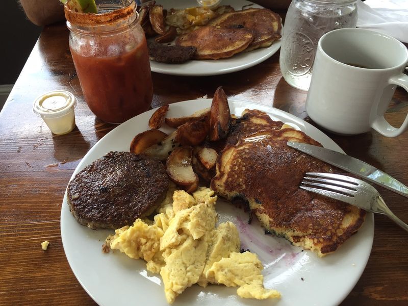 11 Virginia Country Restaurants Worth The Drive - Decor Hint The Bee & The Biscuit